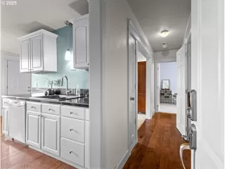 Photo #3: 576661223 Listing