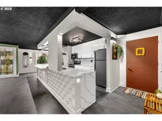 Photo #2: 576871957 Listing