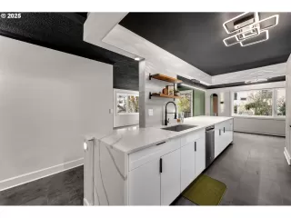 Photo #3: 576871957 Listing