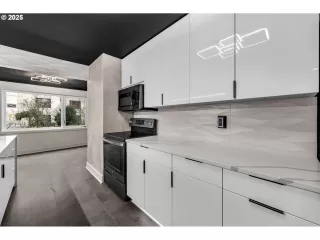 Photo #5: 576871957 Listing