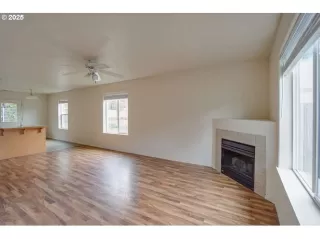 Photo #4: 577074304 Listing