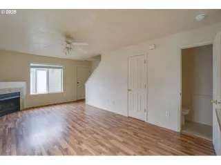 Photo #5: 577074304 Listing