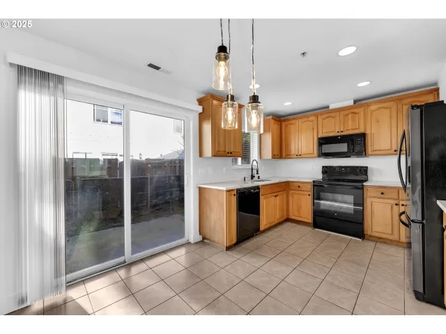 MLS: 577677512 Condo For Sale