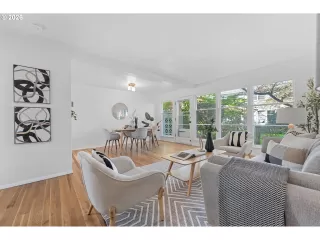 Photo #4: 577713446 Listing 