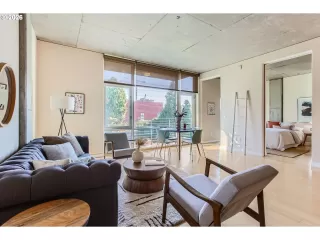 Photo #4: 577893407 Listing