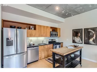 Photo #6: 577893407 Listing
