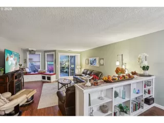 Photo #4: 578352094 Listing 