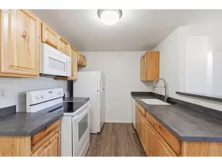 Photo #5: 578914447 Listing