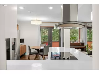 Photo #5: 579408459 Listing 