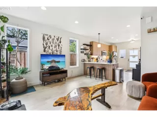 Photo #6: 579417453 Listing 