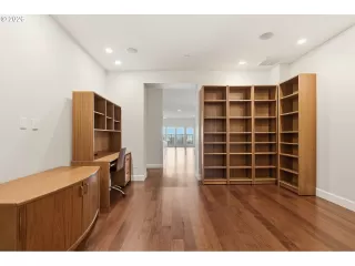 Photo #5: 579796932 Listing