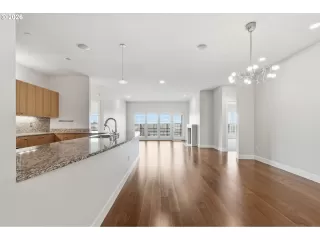 Photo #6: 579796932 Listing