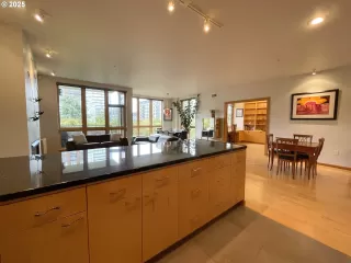 Photo #5: 580466844 Listing