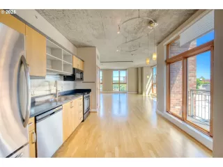 Photo #5: 580598754 Listing