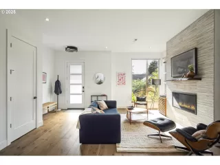 Photo #3: 580820570 Listing