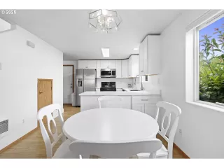 Photo #5: 581368087 Listing