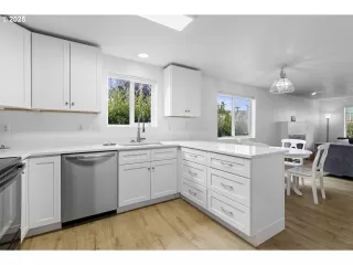 Photo #6: 581368087 Listing