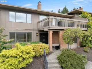 Browse active condo listings in CONDOLEA