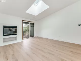 Photo #3: 582330558 Listing 