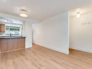 Photo #4: 582330558 Listing 