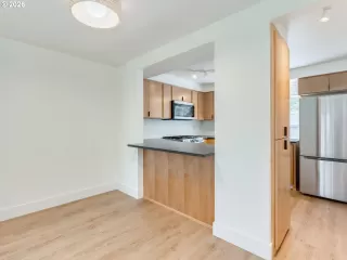 Photo #5: 582330558 Listing 