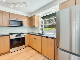 Photo #6: 582330558 Listing 