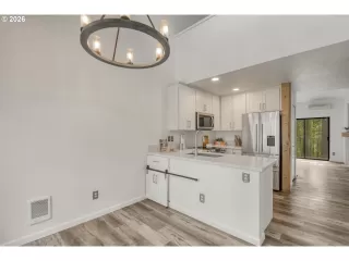 Photo #2: 582624026 Listing 