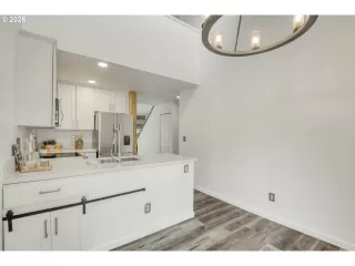 Photo #3: 582624026 Listing 