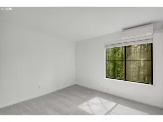 Photo #4: 582624026 Listing 