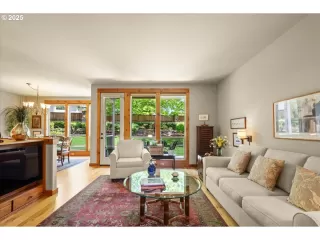 Photo #4: 582763457 Listing 
