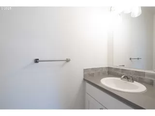 Photo #3: 583310563 Listing