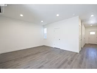 Photo #4: 583310563 Listing