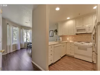 Photo #5: 583569882 Listing 