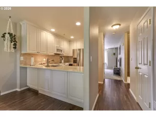 Photo #6: 583569882 Listing 