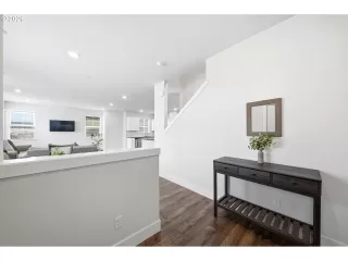 Photo #3: 583597294 Listing
