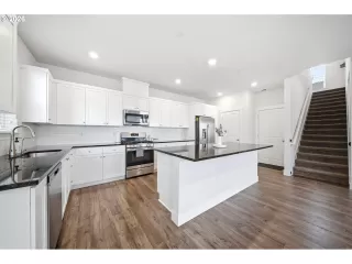 Photo #6: 583597294 Listing