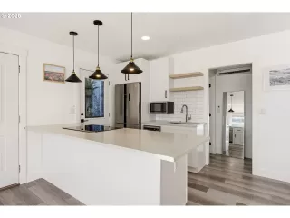 Photo #2: 583619855 Listing 