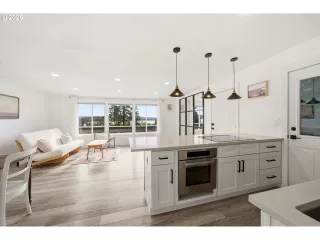 Photo #3: 583619855 Listing 