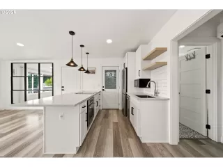 Photo #4: 583619855 Listing 