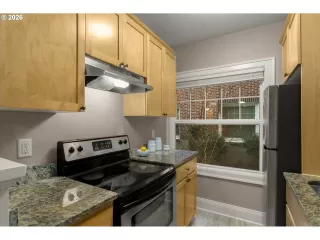 Photo #3: 584132277 Listing