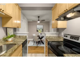 Photo #4: 584132277 Listing