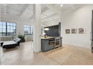 Photo #2: 585843905 Listing