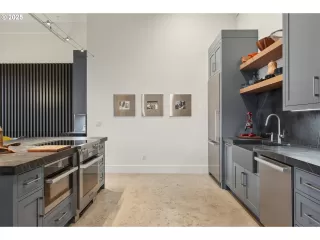 Photo #3: 585843905 Listing