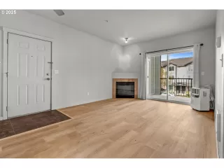 Photo #3: 585932493 Listing