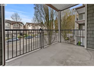 Photo #6: 585932493 Listing