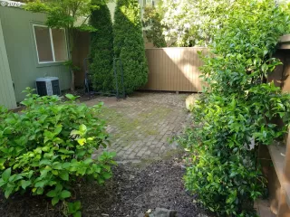 Photo #6: 586219077 Listing