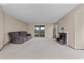 Photo #3: 586785518 Listing 