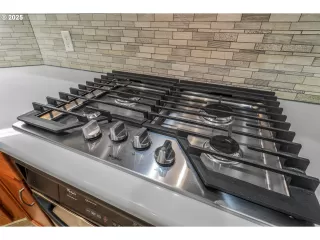 Photo #3: 586885395 Listing 