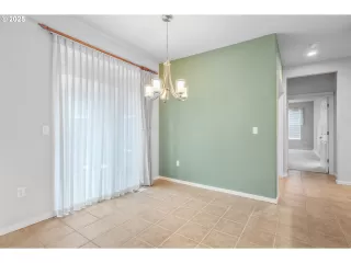 Photo #6: 586885395 Listing 