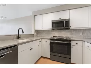 Photo #2: 587300961 Listing